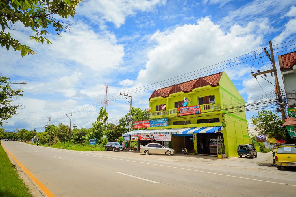 Malai Place Hotel Lampang Bagian luar foto